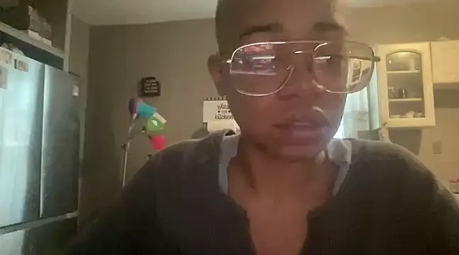 MommyConfident online show from December 1, 2024, 8:20 pm