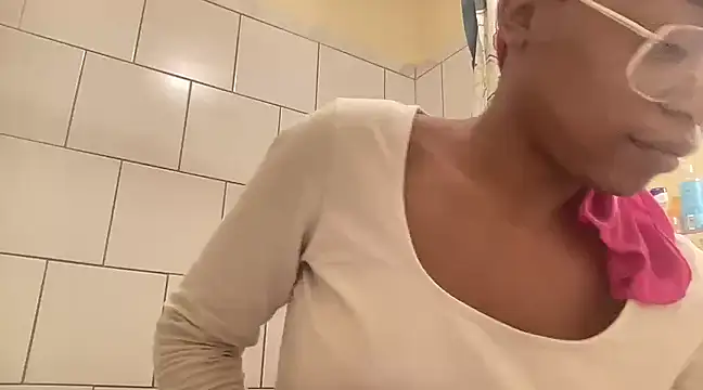 MommyConfident online show from January 24, 2025, 3:43 am