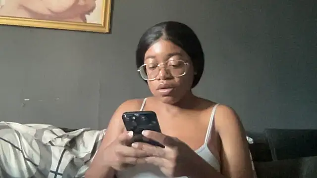 MommyConfident online show from September 28, 2025, 6:02 pm