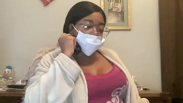 MommyConfident online show from November 6, 2025, 3:13 pm