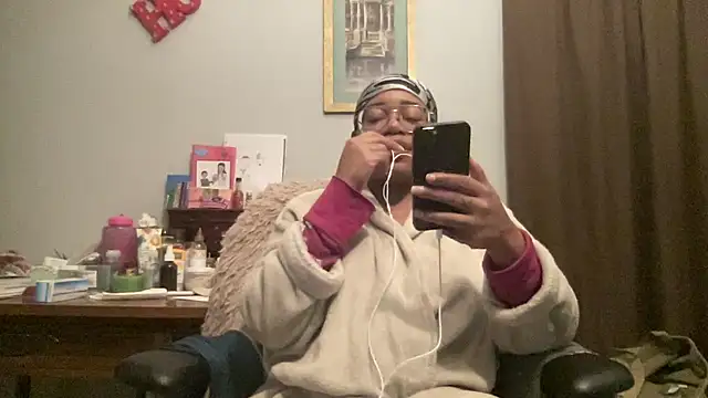 MommyConfident online show from December 21, 2025, 2:30 am