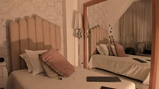 PamelaMendez  online show from December 2, 2025, 3:23 am