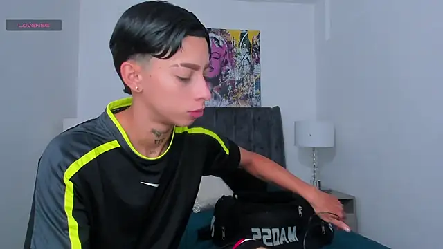 AmberAdams  online show from December 5, 2024, 1:28 pm