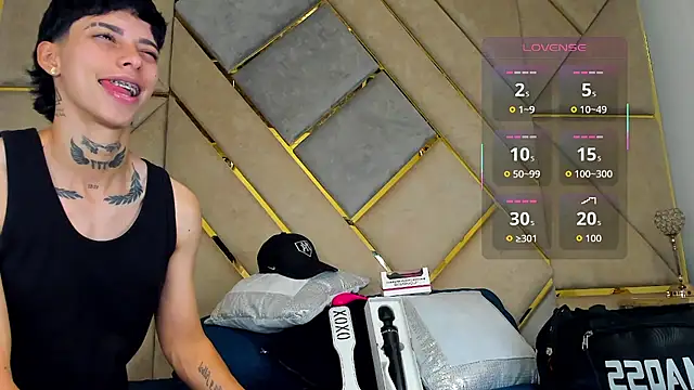 AmberAdams  online show from October 17, 2025, 3:47 pm