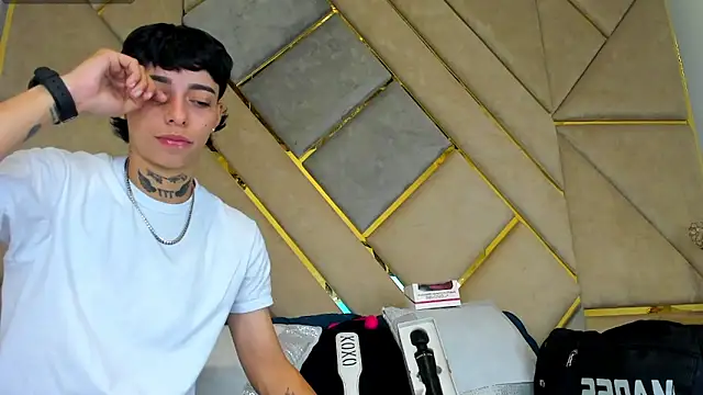 AmberAdams  online show from October 19, 2025, 5:24 pm