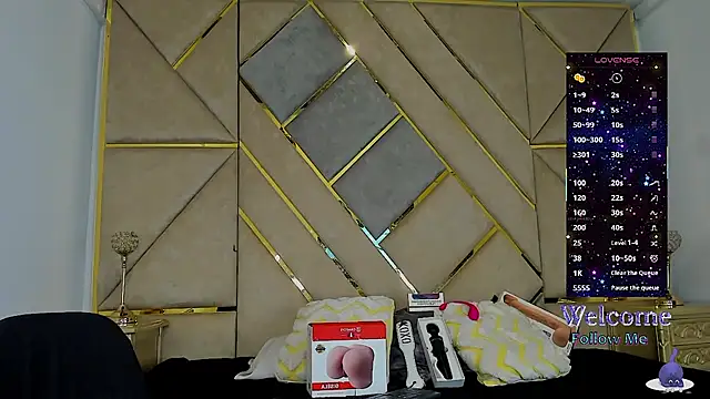 AmberAdams  online show from November 7, 2025, 6:08 pm