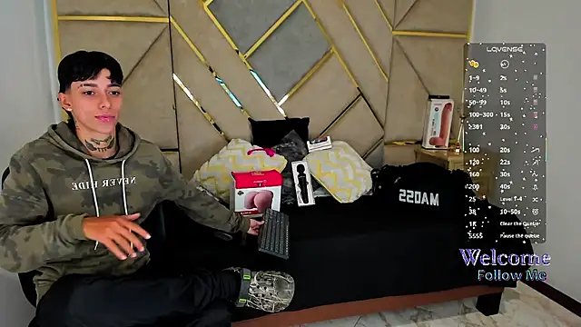 AmberAdams  online show from November 14, 2025, 4:06 pm