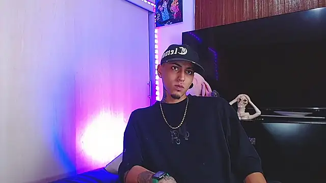 Liam lee online show from December 2, 2025, 3:51 pm