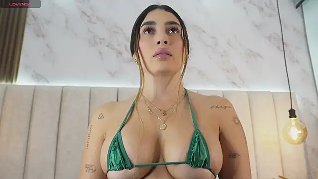 Snapshot of Annyy_Rosse chatting on December 2, 2025, 5:57 am Annyy Rosse online show from December 2, 2025, 5:57 am