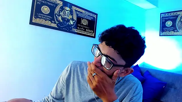 Snapshot of TylerWhite_ chatting on January 8, 2025, 2:57 am TylerWhite online show from January 8, 2025, 2:57 am