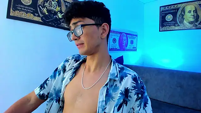 Snapshot of TylerWhite_ chatting on January 13, 2025, 6:38 am TylerWhite online show from January 13, 2025, 6:38 am
