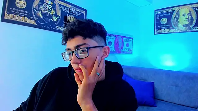 Snapshot of TylerWhite_ chatting on January 14, 2025, 6:34 am TylerWhite online show from January 14, 2025, 6:34 am
