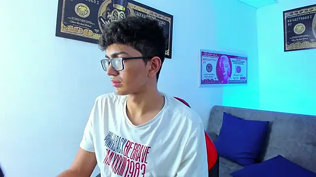 Snapshot of TylerWhite_ chatting on February 1, 2025, 9:21 am TylerWhite online show from February 1, 2025, 9:21 am