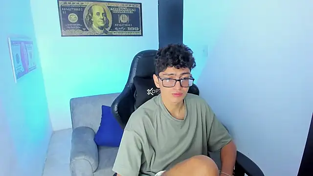 Snapshot of TylerWhite_ chatting on February 8, 2025, 6:33 am TylerWhite online show from February 8, 2025, 6:33 am