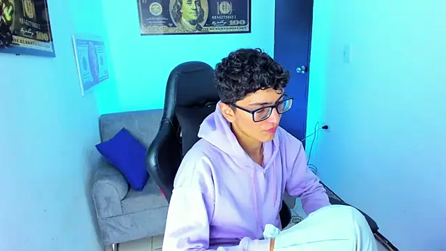 Snapshot of TylerWhite_ chatting on February 12, 2025, 2:56 am TylerWhite online show from February 12, 2025, 2:56 am