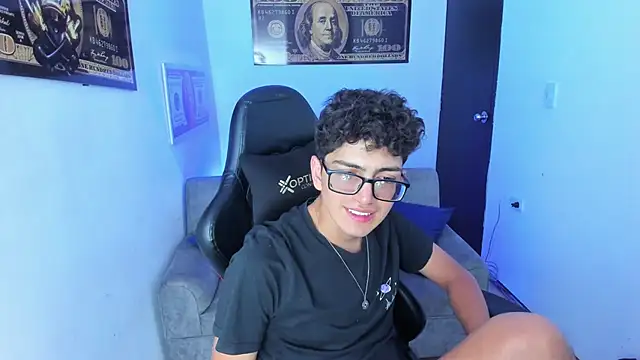 Snapshot of TylerWhite_ chatting on March 8, 2025, 8:55 am TylerWhite online show from March 8, 2025, 8:55 am