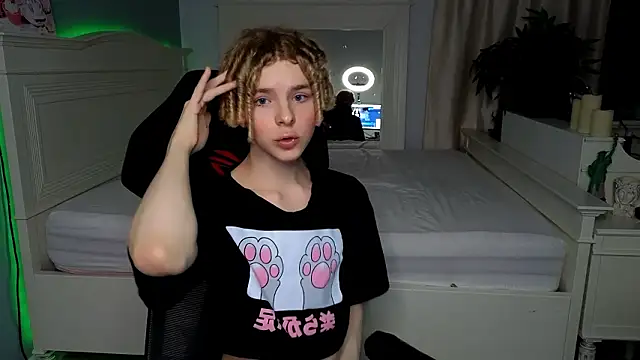 Snapshot of Kudi_Minnt chatting on March 1, 2026, 8:11 pm Kudi Minnt online show from March 1, 2026, 8:11 pm