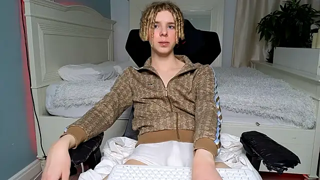 Snapshot of Kudi_Minnt chatting on March 4, 2026, 11:11 pm Kudi Minnt online show from March 4, 2026, 11:11 pm