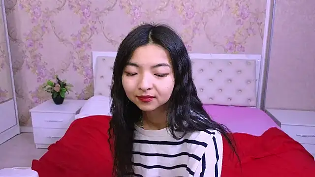 Snapshot of Shy_Kira chatting on December 9, 2024, 12:40 pm Shy Kira online show from December 9, 2024, 12:40 pm