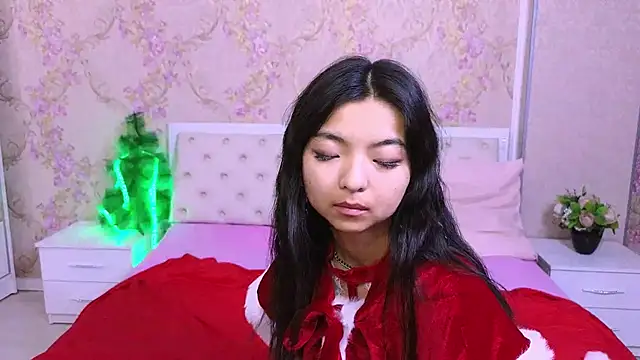 Snapshot of Shy_Kira chatting on December 12, 2024, 6:53 pm Shy Kira online show from December 12, 2024, 6:53 pm