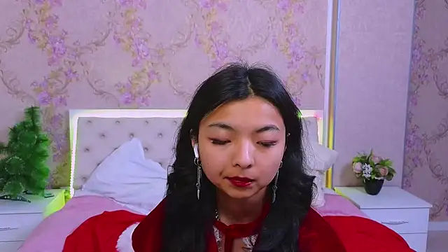 Snapshot of Shy_Kira chatting on December 16, 2024, 3:32 pm Shy Kira online show from December 16, 2024, 3:32 pm