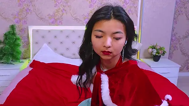 Snapshot of Shy_Kira chatting on December 16, 2024, 6:38 pm Shy Kira online show from December 16, 2024, 6:38 pm