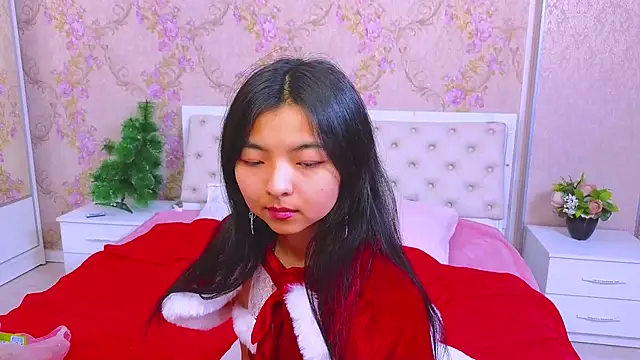 Snapshot of Shy_Kira chatting on December 19, 2024, 6:45 pm Shy Kira online show from December 19, 2024, 6:45 pm