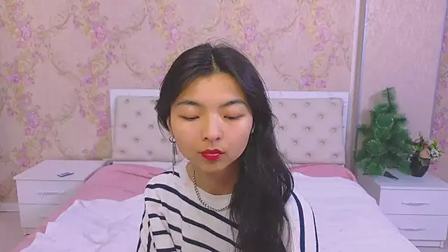 Snapshot of Shy_Kira chatting on December 20, 2024, 4:04 pm Shy Kira online show from December 20, 2024, 4:04 pm