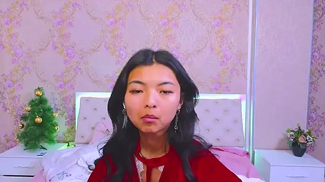 Snapshot of Shy_Kira chatting on December 25, 2024, 6:52 pm Shy Kira online show from December 25, 2024, 6:52 pm