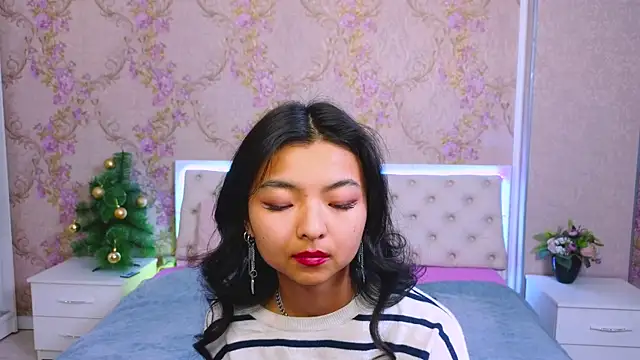 Snapshot of Shy_Kira chatting on January 5, 2025, 6:35 pm Shy Kira online show from January 5, 2025, 6:35 pm