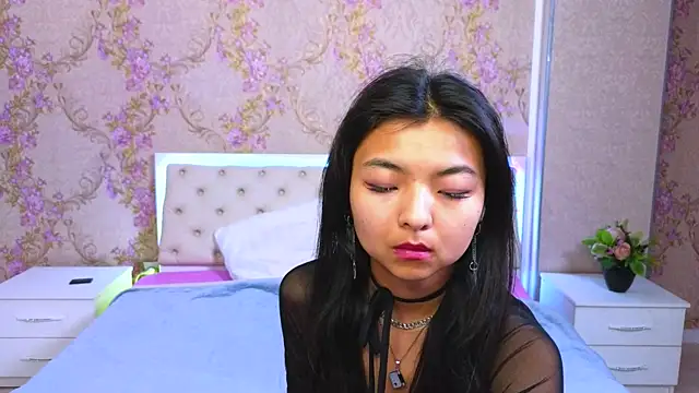 Snapshot of Shy_Kira chatting on January 17, 2025, 6:33 pm Shy Kira online show from January 17, 2025, 6:33 pm