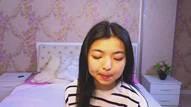 Snapshot of Shy_Kira chatting on January 19, 2025, 3:21 pm Shy Kira online show from January 19, 2025, 3:21 pm