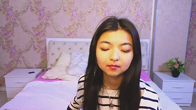 Snapshot of Shy_Kira chatting on January 19, 2025, 6:32 pm Shy Kira online show from January 19, 2025, 6:32 pm