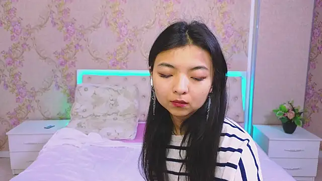 Snapshot of Shy_Kira chatting on January 20, 2025, 12:28 pm Shy Kira online show from January 20, 2025, 12:28 pm