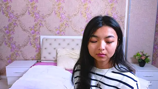 Snapshot of Shy_Kira chatting on January 24, 2025, 6:35 pm Shy Kira online show from January 24, 2025, 6:35 pm