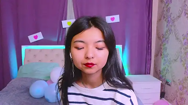 Snapshot of Shy_Kira chatting on February 11, 2025, 12:37 pm Shy Kira online show from February 11, 2025, 12:37 pm