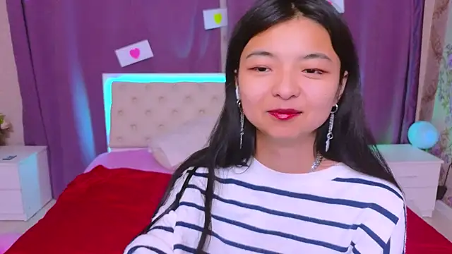 Snapshot of Shy_Kira chatting on February 13, 2025, 12:43 pm Shy Kira online show from February 13, 2025, 12:43 pm