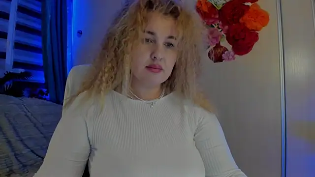 CoraSwon online show from November 6, 2025, 10:54 pm