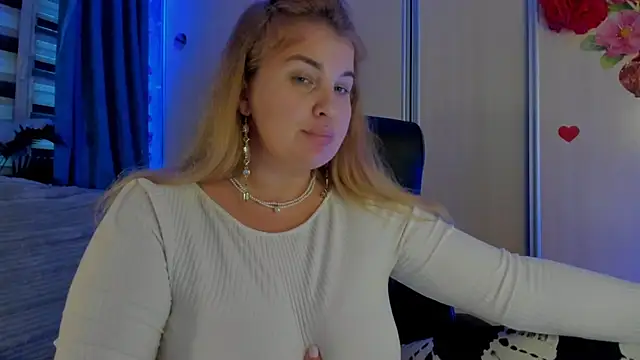 CoraSwon online show from November 8, 2025, 1:33 pm