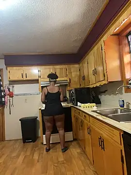 KLoveeee online show from March 12, 2025, 5:38 pm