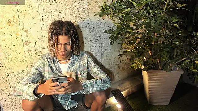 Maxim-Walker online show from March 8, 2025, 3:17 am