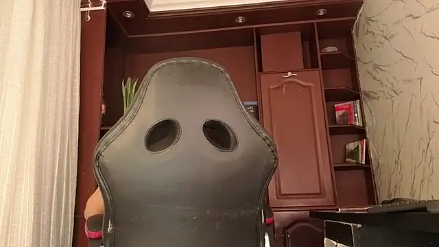 Snapshot of AmberNix chatting on December 22, 2025, 2:47 pm AmberNix online show from December 22, 2025, 2:47 pm