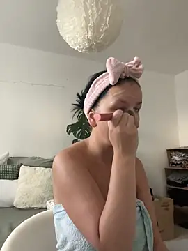 Snapshot of Off__Melonenmandy chatting on November 20, 2025, 7:30 am Off Melonenmandy online show from November 20, 2025, 7:30 am