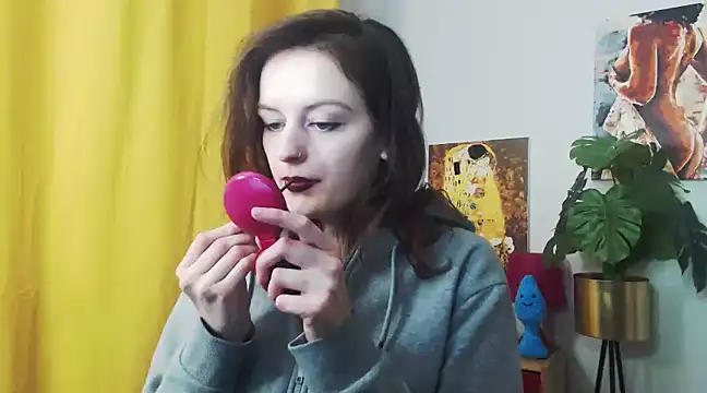 Snapshot of juicyNadine chatting on December 13, 2024, 6:21 am juicyNadine online show from December 13, 2024, 6:21 am