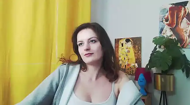 Snapshot of juicyNadine chatting on December 13, 2024, 12:28 pm juicyNadine online show from December 13, 2024, 12:28 pm