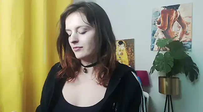 Snapshot of juicyNadine chatting on January 6, 2025, 12:35 pm juicyNadine online show from January 6, 2025, 12:35 pm