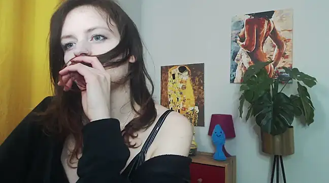 Snapshot of juicyNadine chatting on February 21, 2025, 12:28 pm juicyNadine online show from February 21, 2025, 12:28 pm