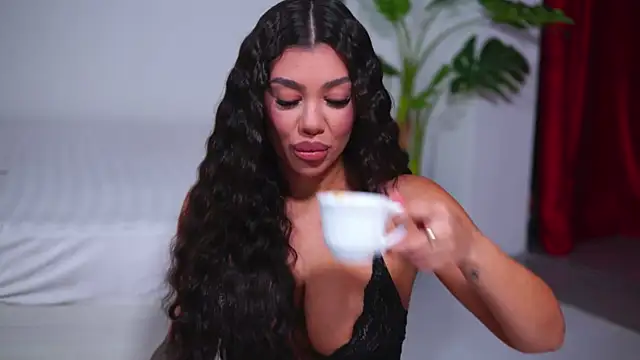 NatyDesiree online show from October 3, 2025, 9:06 am