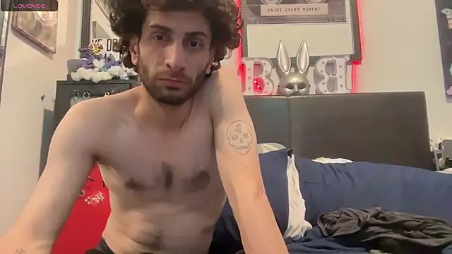 pantslesstraveler plt online show from November 22, 2025, 1:59 am