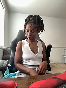 Snapshot of LeyaHoneybuns chatting on November 4, 2025, 5:23 pm LeyaHoneybuns online show from November 4, 2025, 5:23 pm